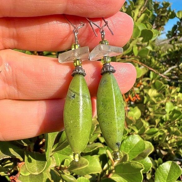 SOLD! Vintage Green Nephrite Jade Beaded Dangle Earrings 2” - Picture 7 of 12